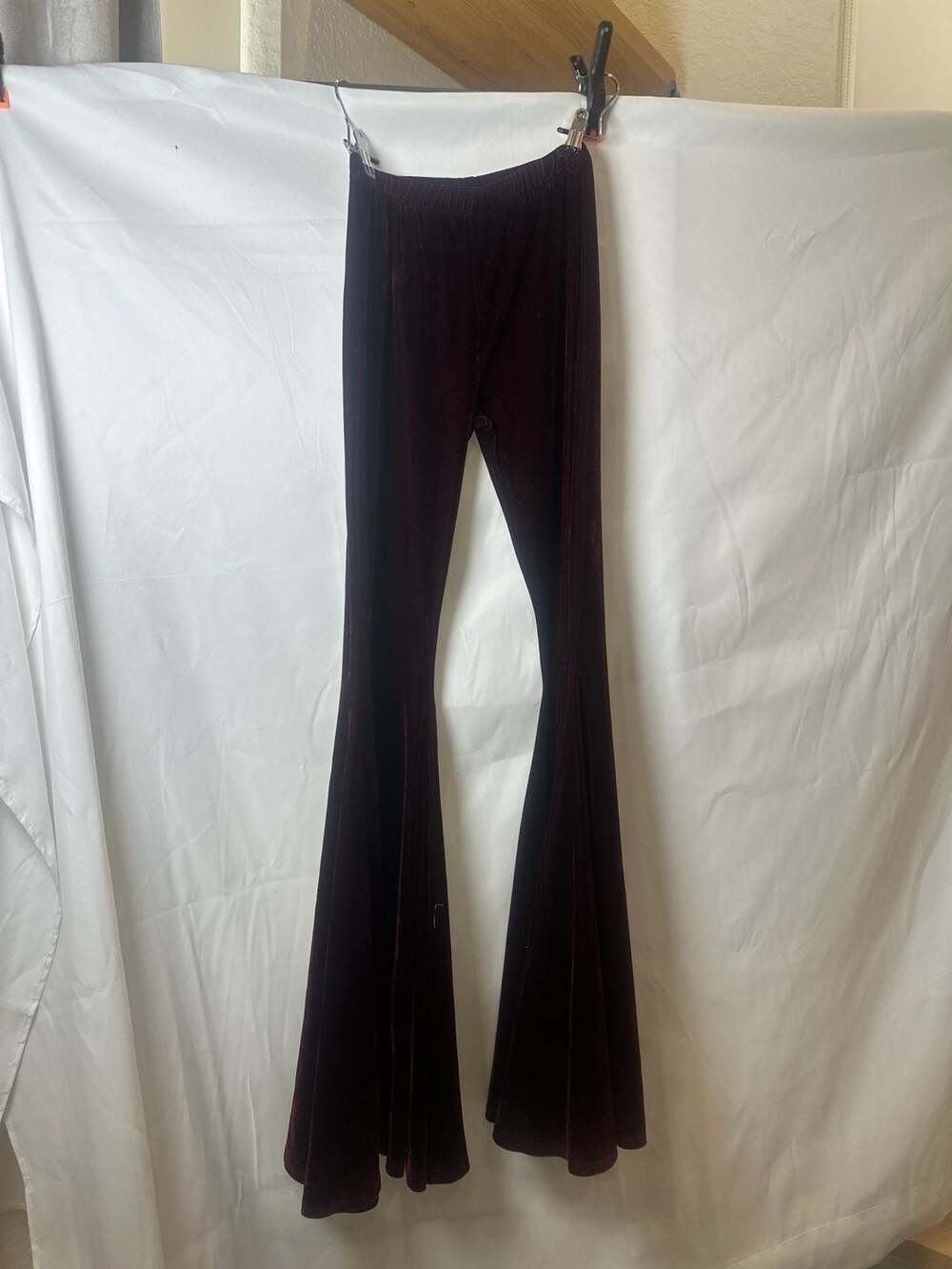 dELiA*s Burgundy Crushed Velvet Bell Bottom Flare Pants Size XXS